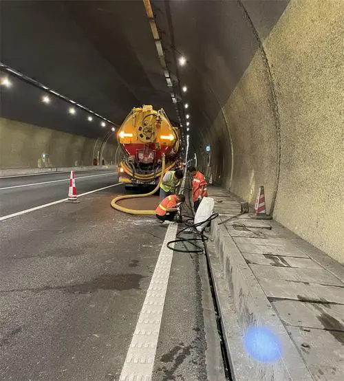 赤峰隧道排水渠清淤